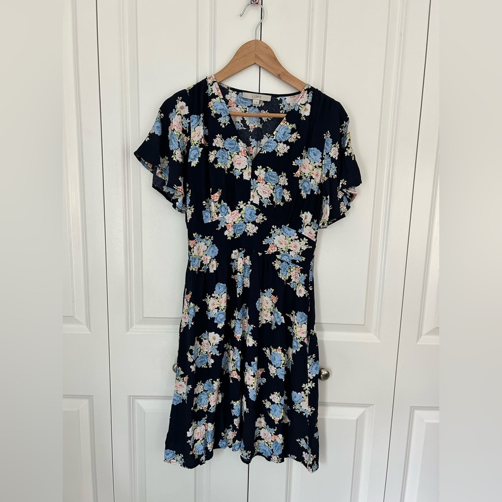 LOFT Bohemian Flutter Sleeve Elasticized Back Waist Size 0 Floral Dress Navy